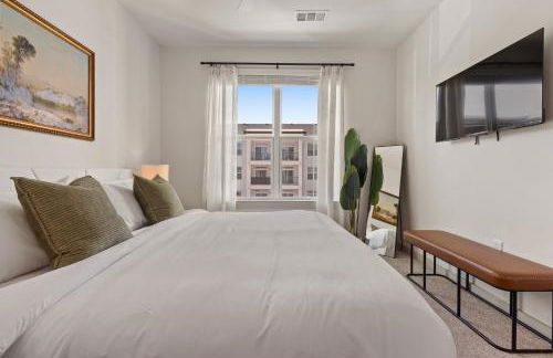 Polished Contemporary 2BR 2BA Private Balcony - Foto 17