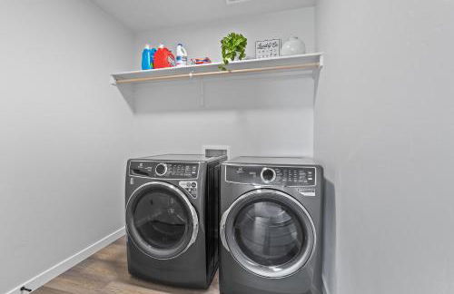 Spacious 6BR - Sleeps 22 - Game Room & Pool Access - Foto 40