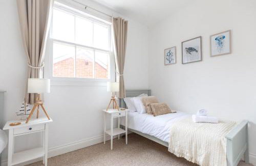 Charming Beachside Town House - Photo 19