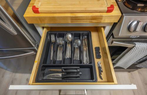 Cozy 4BR King Suite Home by WEC & Downtown! - Foto 13