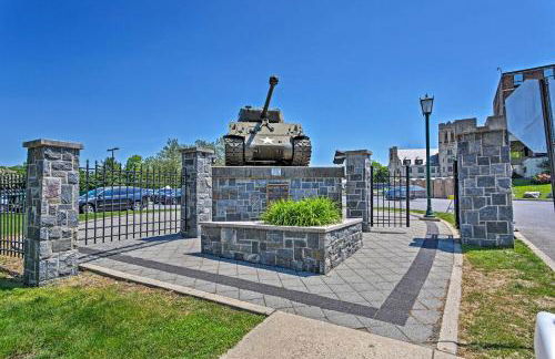 Updated Home with Patio Half Mile to West Point - Foto 32