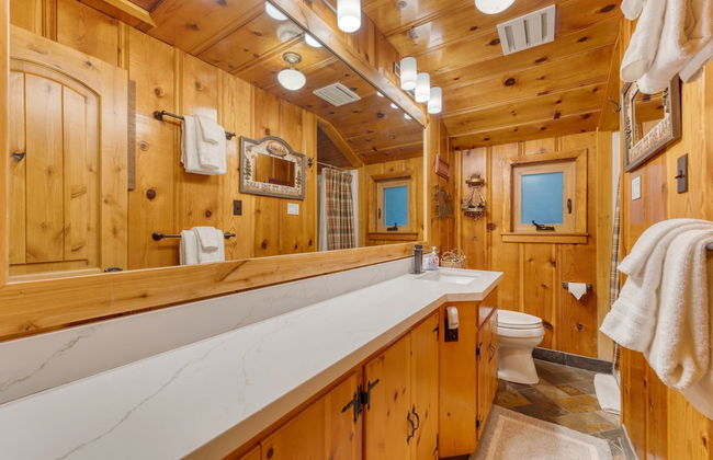 Lakefront Haven by Avantstay Minutes to Ski Resorts Private Dock Boat - Photo 29