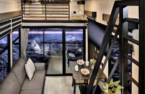 Chic Tiny House with Lofted Interior Perfect for a Family Escape in Texas - Foto 9