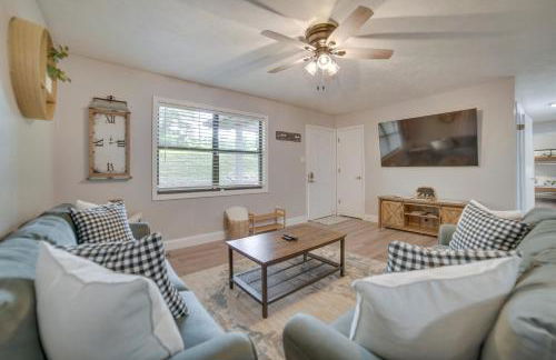 Kodak Getaway with Covered Decks and Game Room! - Foto 5