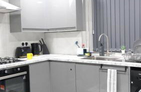ETIHCITY - 3 Bedroom Semi - Free Parking near Etihad Stadium, Tourist attractions, Manchester City Centre, Transport and Motorway Links next to McDonald's - Sky n Netflix - Foto 33