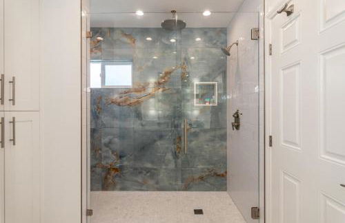 Family Beach House, 400ft to Beach, Parking, BBQ - Foto 28