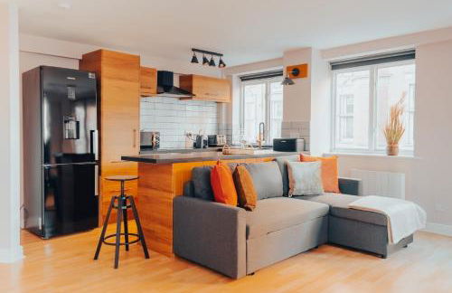 Central Manchester Gem with Stylish 2BR Retreat and Free Carpark - Foto 1