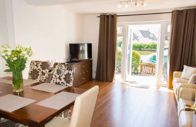 Host Stay Quayside Cottage - Photo 2