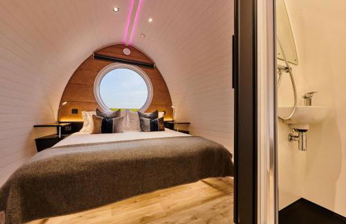 Luxury Hideaways - Photo 28