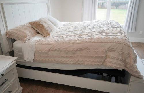 The Haven on Loveless Street with Game Room - Foto 38