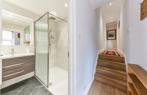 Spacious 2BR Flat with Private South Facing Terrace in West London - Foto 9