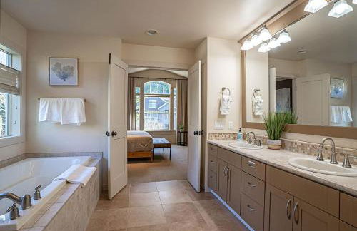 Kirkland's Expansive Custom-Built Family Haven Near Juanita - Foto 34