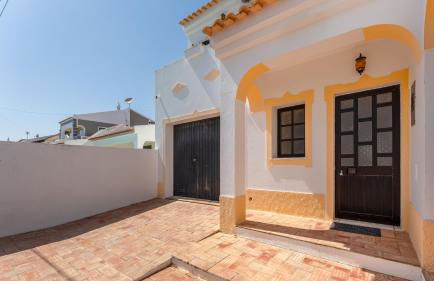 Stylish 3 BDR Retreat with Pool by LovelyStay - Foto 6