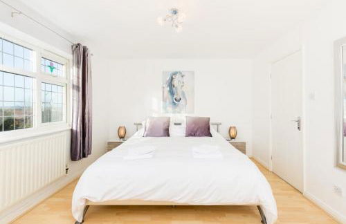 Drayton Manor House FREE parking - Photo 32