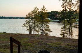 Newly Renovated, Cozy Mid-Lake Cabin Sleeps 10 - Foto 14