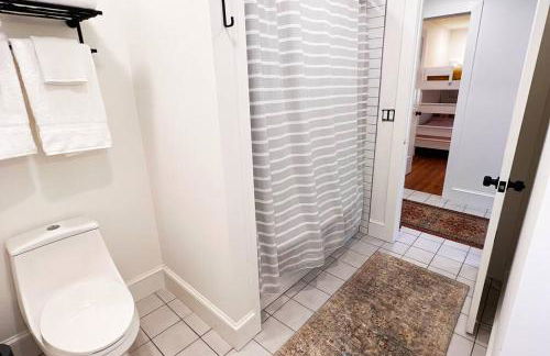 Mill House in Beautiful Downtown Jefferson - Foto 11