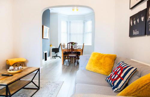 4 Bedrooms Spacious House With 2 Bathrooms Free Parking - sleeps up to 10 guests - Foto 60