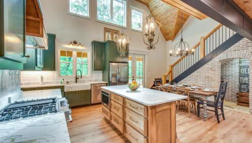 Luxurious Clarkesville Cabin with Decks and Fire Pit - Foto 2