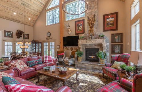 Uncle Chris Cabin by KABINO Air Conditioning Smart TVs Chefs Kitchen Spacious WiFi Grill Bills Island Reservoir Fishing - Foto 8