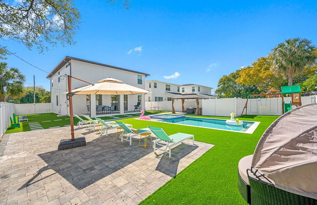 Luxury Modern Villa w/ Pool, Jacuzzi & Amenities! - Foto 57