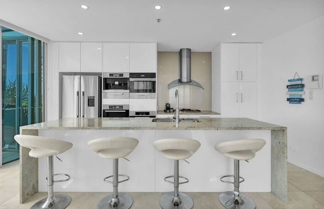 Reflection Tower Two - Foto 36