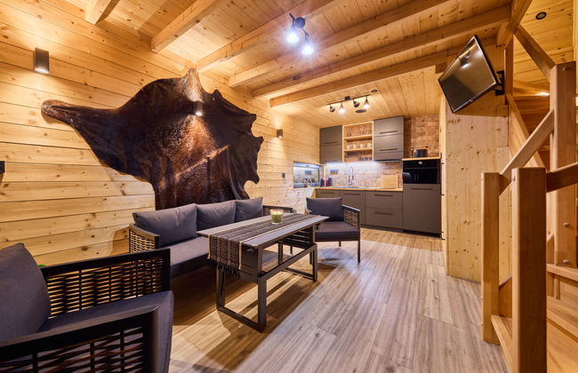 Luxe Timber Lodge & Relaxing Bath - Photo 9