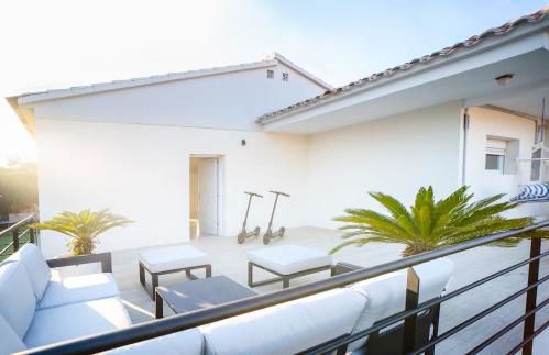 Charming New Beachside House up to 8 Beds! - Foto 1