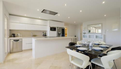 Private heatable infinity pool with sea views in La Mairena, Marbella - Foto 3, stove, dishwasher