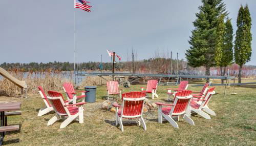 Private Dock Lakefront Family Home in Outing - Foto 2