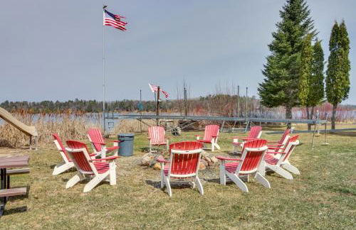 Private Dock Lakefront Family Home in Outing - Foto 2