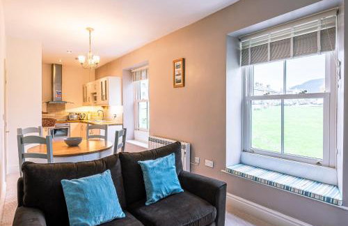 Flat 1, Literary Institute - Photo 5