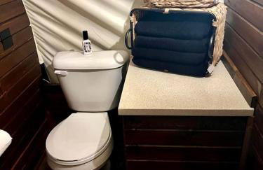 Elegant, Vintage Conestoga Covered Wagon Getaway in Denver, Pennsylvania - Foto 12