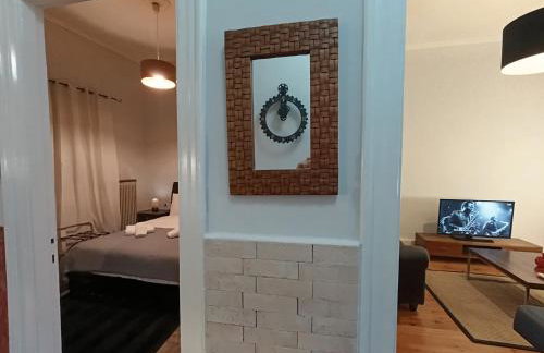 The House Thessaloniki - Charming Central with Private Courtyard - Easy Parking - 300m from University - Foto 7