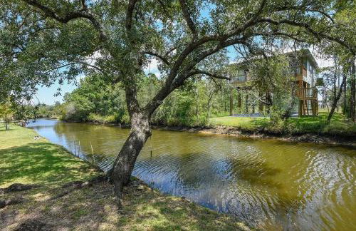 Waterfront Home Game Room Ping Pong Outdoor Bar Area - Foto 49