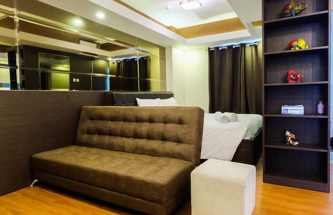 Spacious Studio Room at Green Pramuka Apartment - Foto 14