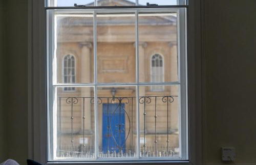 Bespoke Central Town House - Photo 30