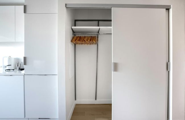 Luxurious Studio in the Seaport District - Photo 5