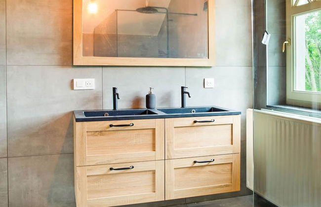 Majestic Villa With Pool and Sauna - Photo 22