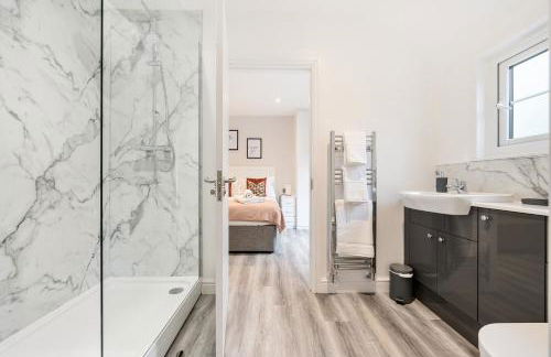 Wokingham - 1 Bedroom Cottage - Parking - Foto 7