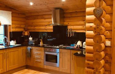Laura's Lodge Hot Tub Log Cabin, Felmoor Park, Morpeth, Northumberland - Photo 8