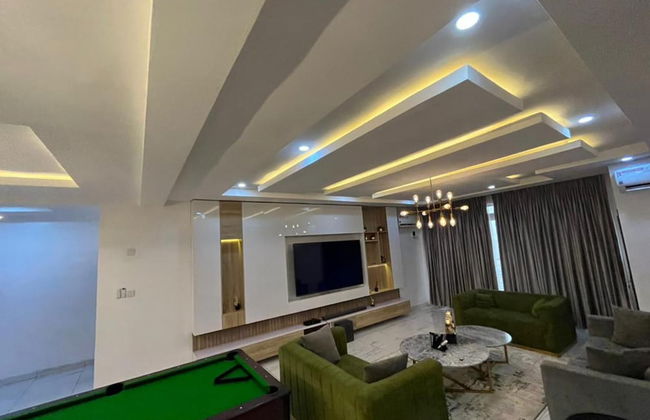 Lovely 3-bed With a Pool Next to Four Point - Foto 12