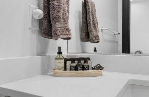 Chic Downtown Condo Steps from UIowa & Nightlife - Foto 20