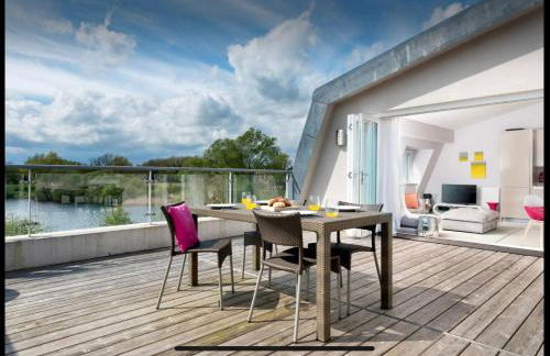 HM112 Penthouse Apartment with Lake View & free Spa Access- Lower Mill Estate Cotswolds - Foto 1