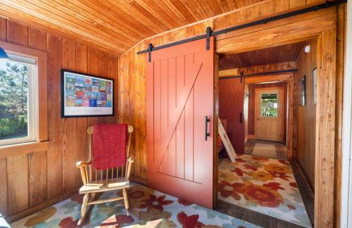 Historic Oceanside Cabin with Peek-a-boo views dog friendly - Foto 34