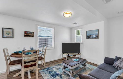 Perfect 2BR Hideaway Just 35 Blocks to Beach & Boards Fire Pit, Grill, Relax - Foto 2