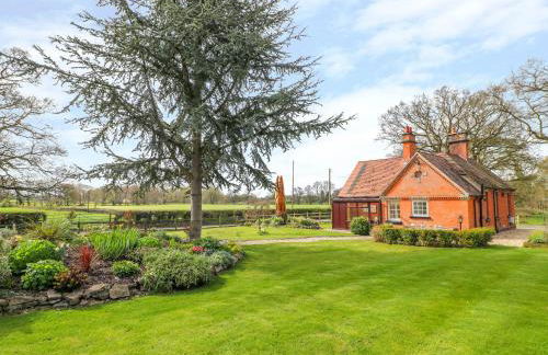 South Lodge - Longford Hall Farm Holiday Cottages - Photo 20