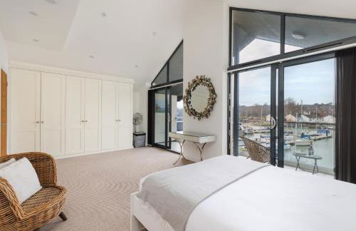 Creek View - A Tranquil Waterside Retreat with a Touch of Luxury and Pontoon - Photo 18