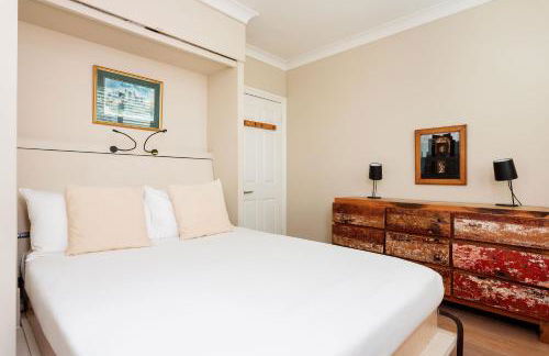 Veeve - Garden Square Serenity - Photo 9