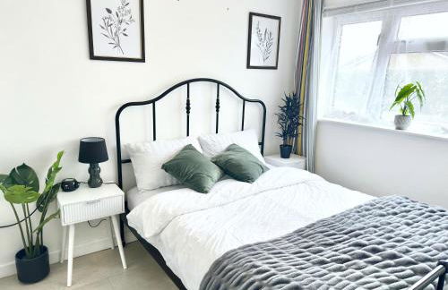 5 bedroom detached house sleeps 13 spacious Parking 5 mins driving to Bicester Village - Foto 13