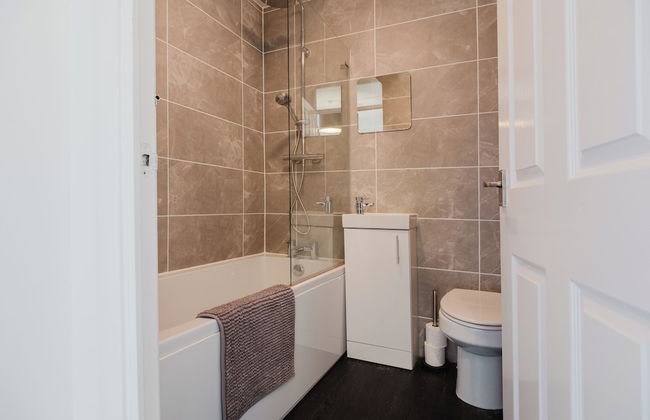 Corner House - Bright 2BD in Cheltenham - Photo 52